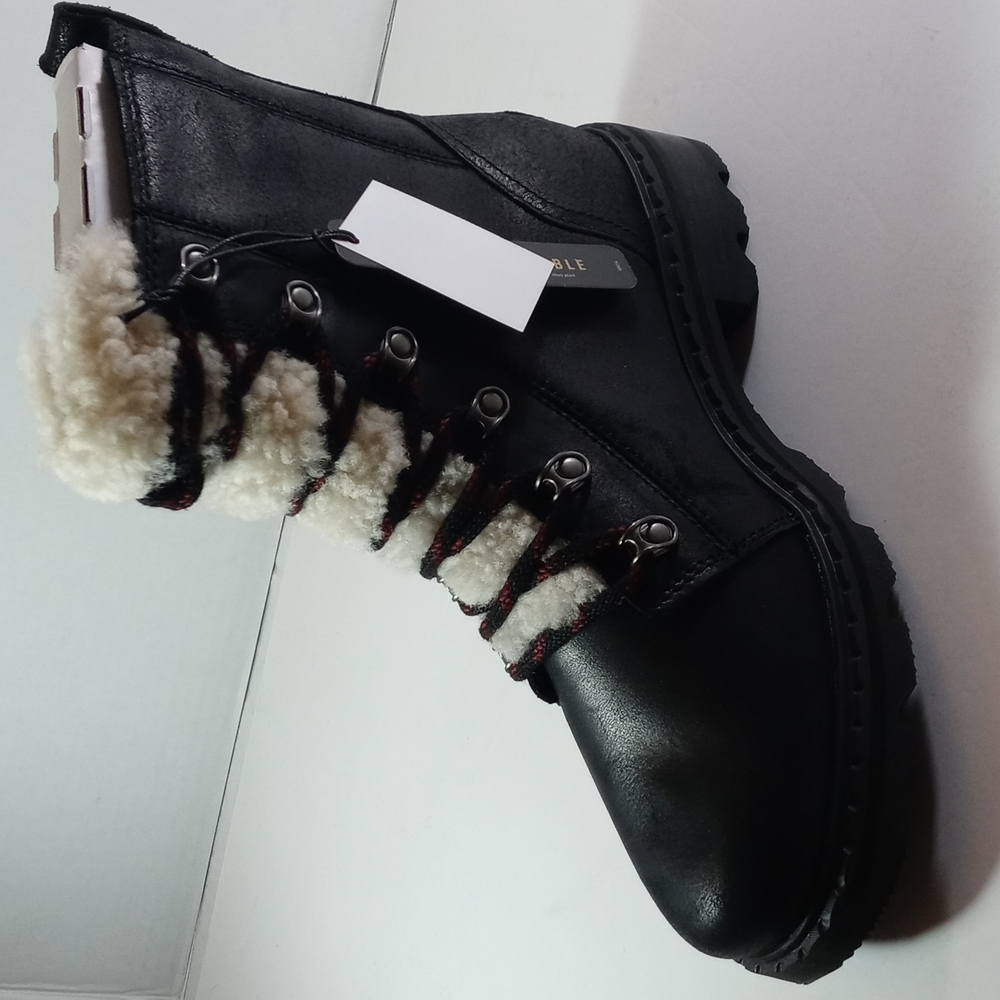 - Boot - Picture 4 of 6